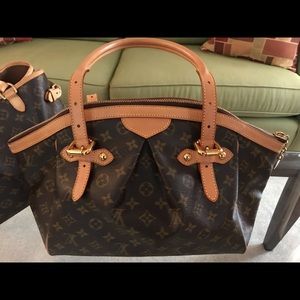 ⭕️♦️AUTHENTIC♦️⭕️ Louis Vuitton Tivoli Monogram